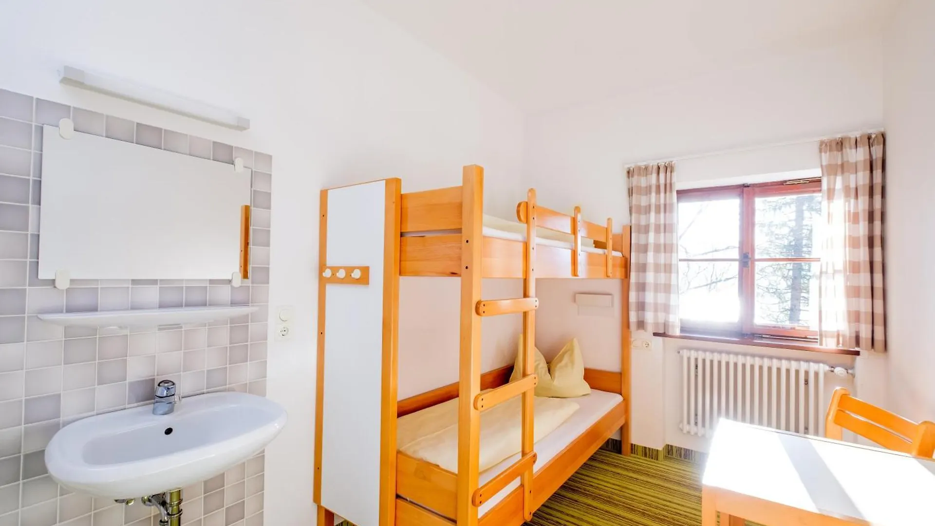 Jugendherberge Walchensee-Urfeld Schlehdorf Hostal